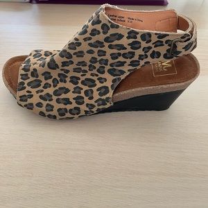 NWOT Mark Jenkins Leopard Wedge Size 9